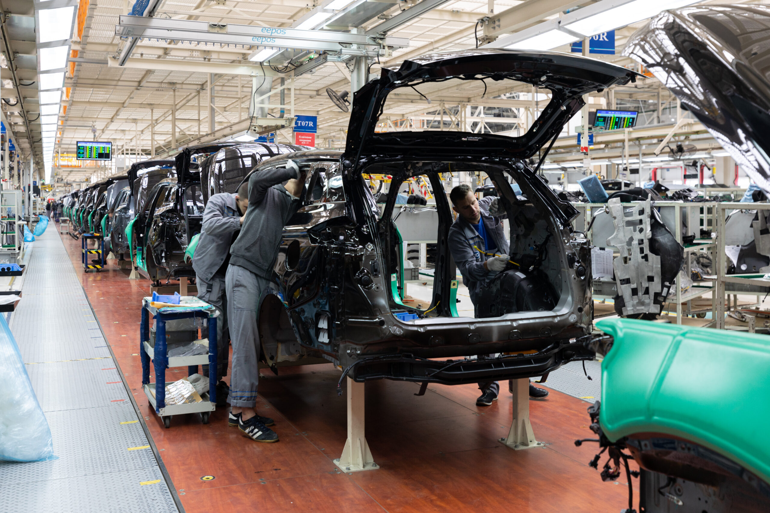 plastic in automotive manufacturing replacing metal parts